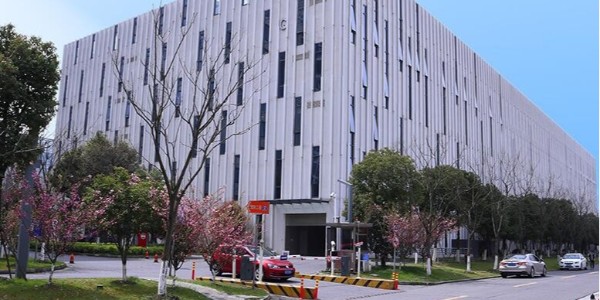 中检华通威选用水蜜桃隐私视频网站步入式恒温恒湿试验室
