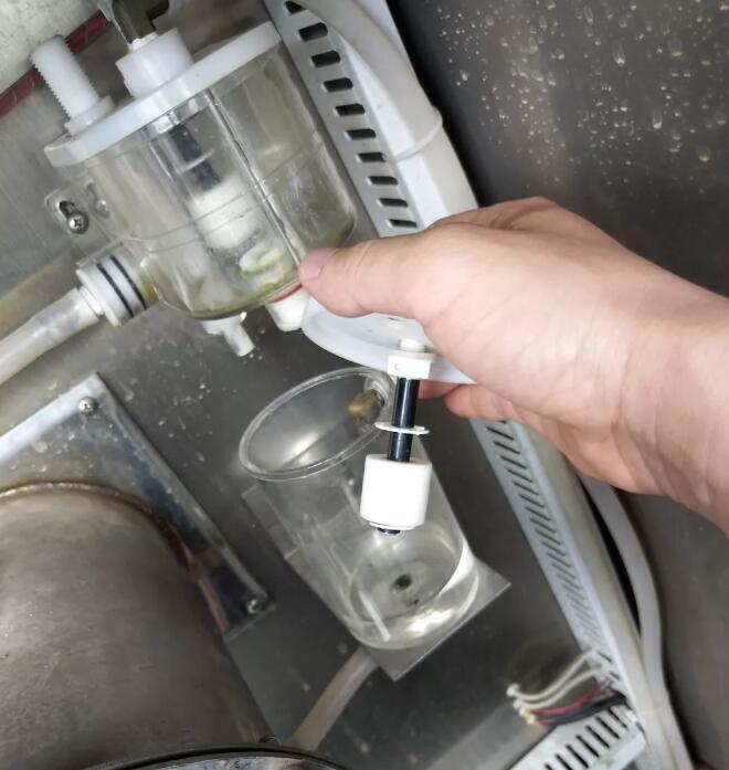亚洲精品水蜜桃加湿器清洗